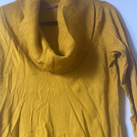Cowl neck mustard sweater - Picture 2 of 4